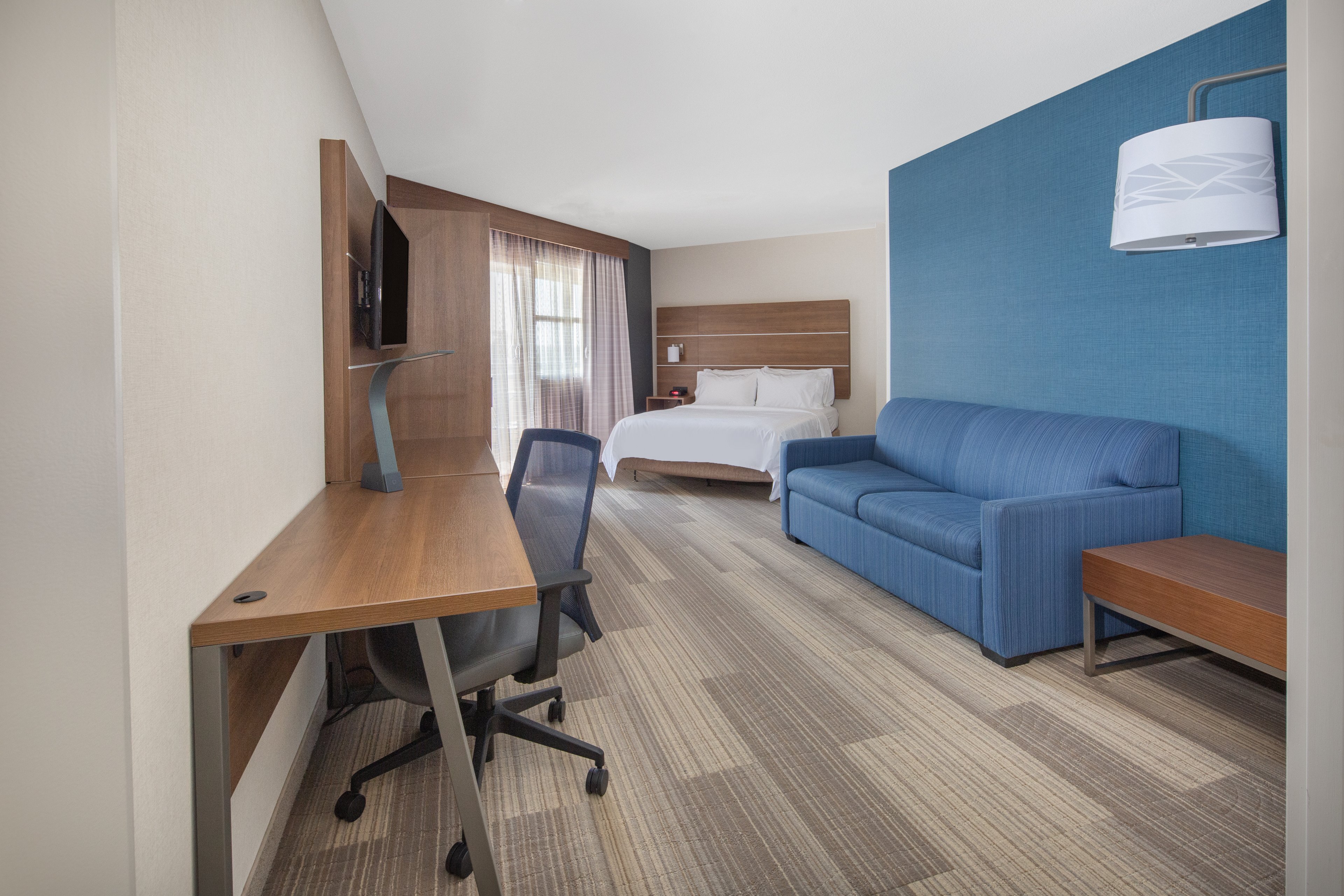 holiday inn express airport old town