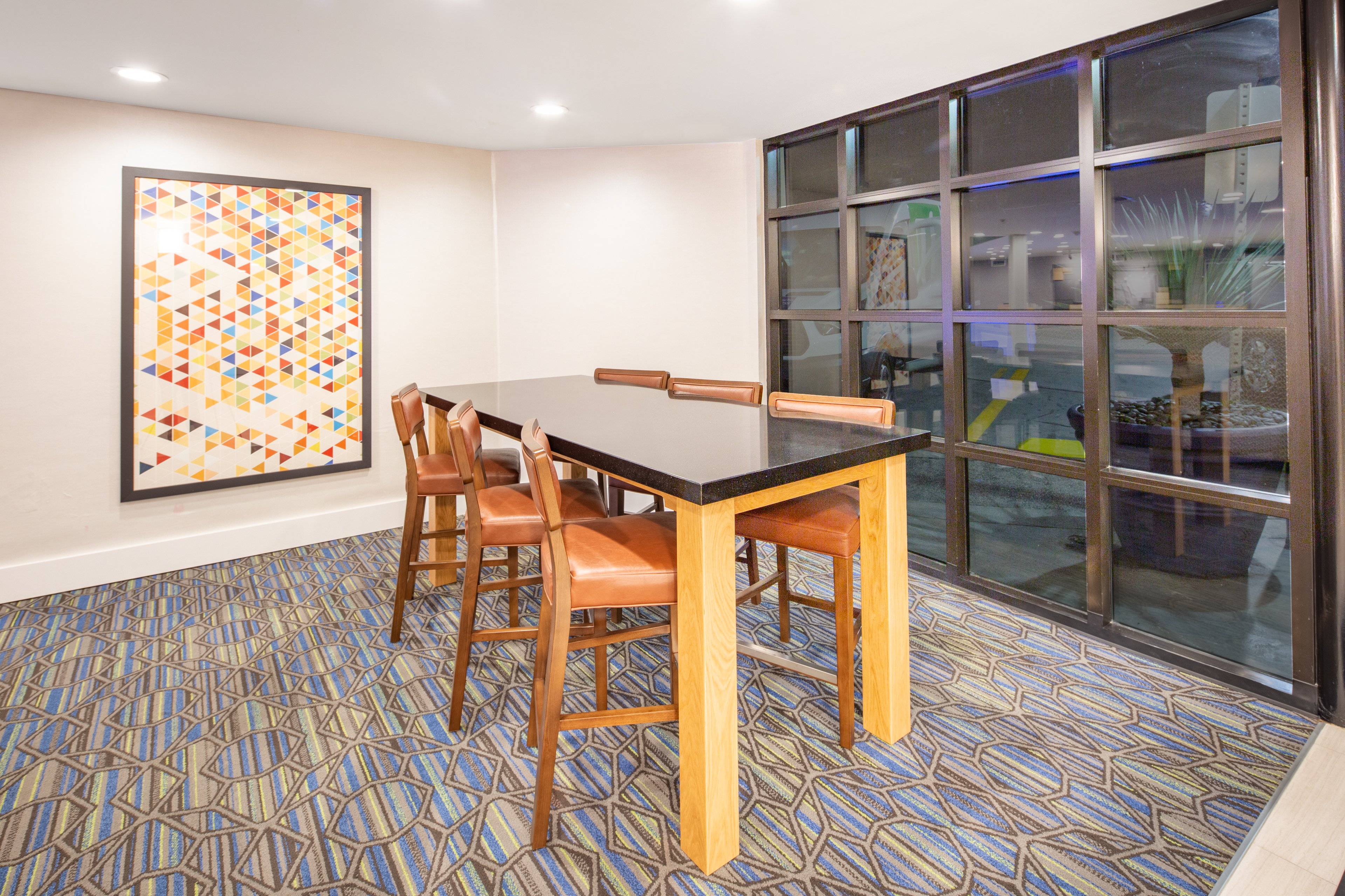 holiday inn express airport old town