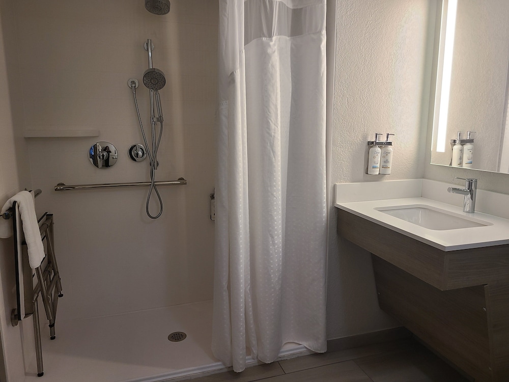holiday inn express and suites hollywood ft lauder