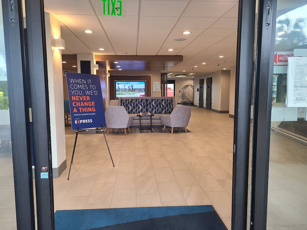 holiday inn express and suites hollywood ft lauder