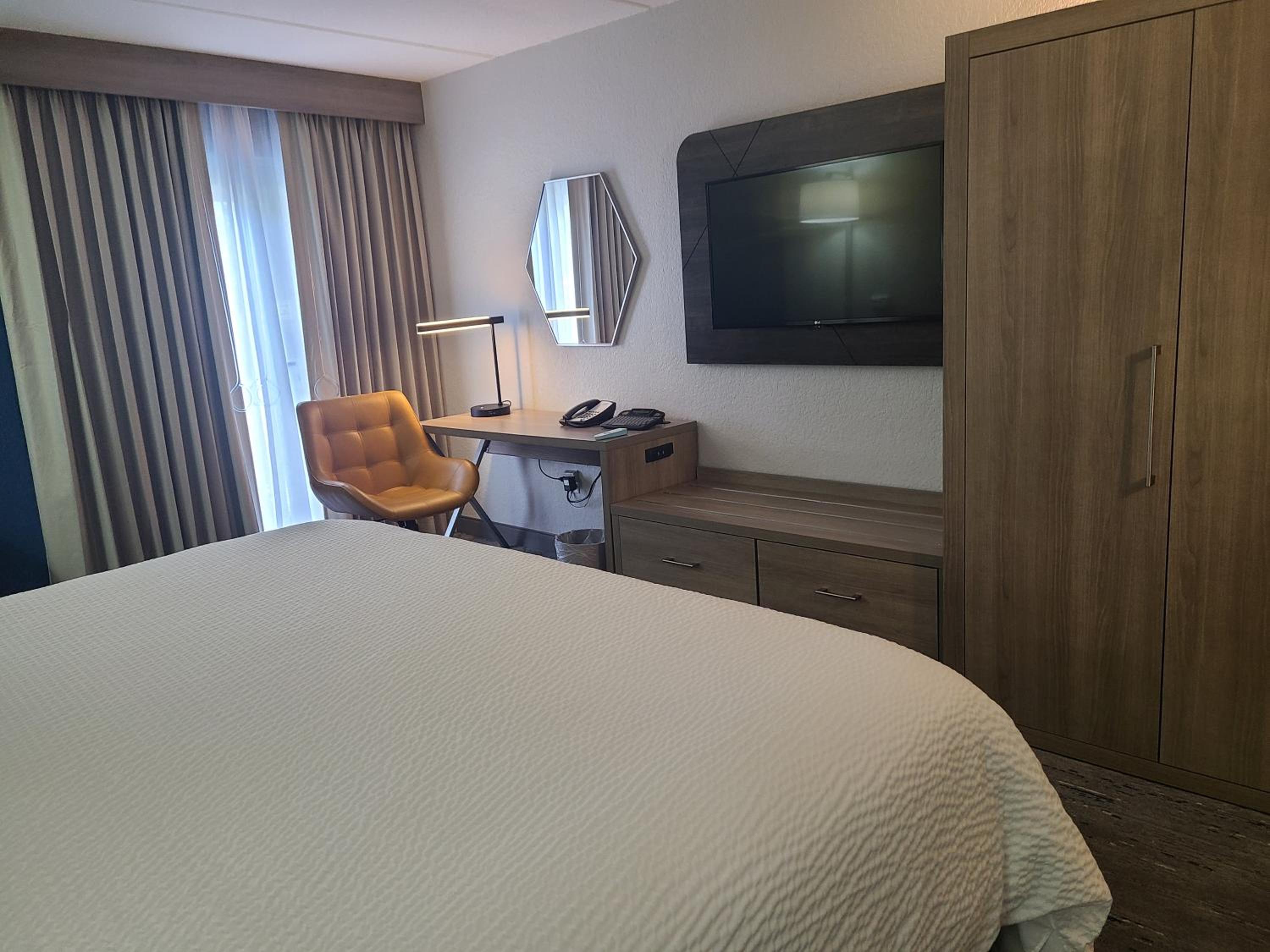 holiday inn express and suites hollywood ft lauder