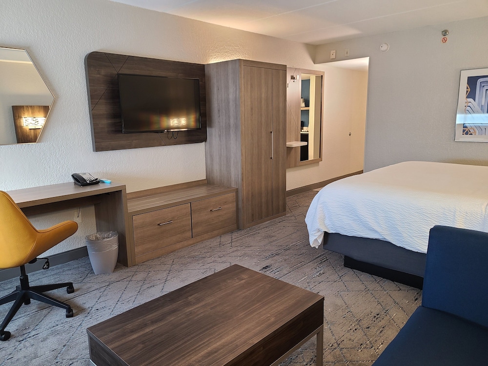 holiday inn express and suites hollywood ft lauder