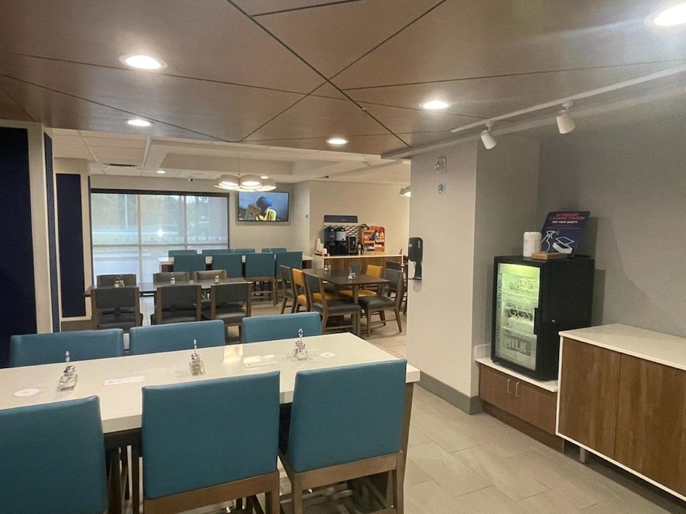 holiday inn express and suites hollywood ft lauder
