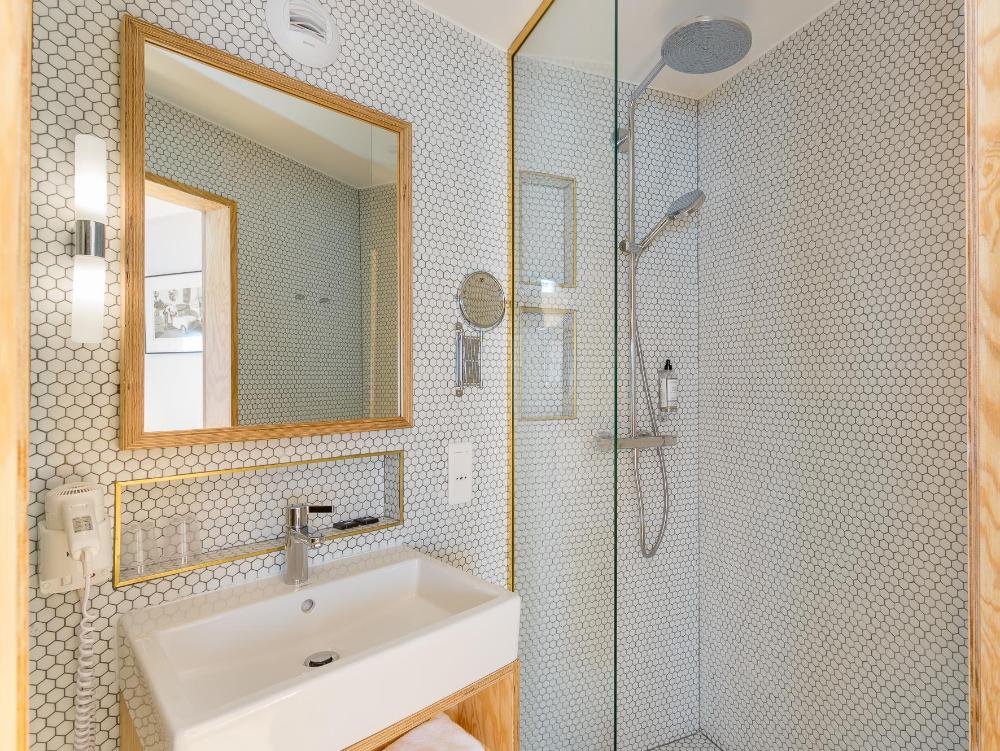 hotel montholon paris