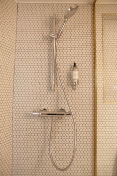 hotel montholon paris