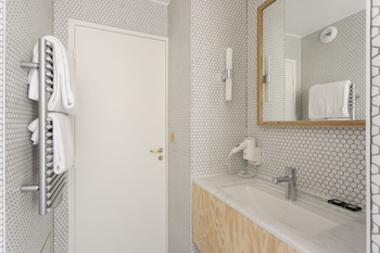 hotel montholon paris