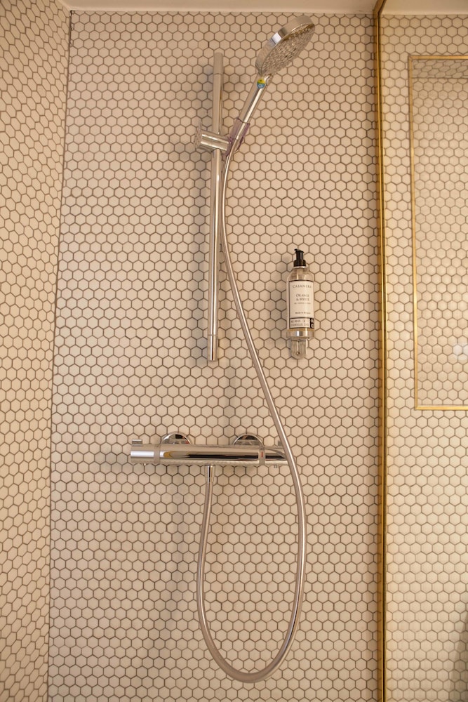 hotel montholon paris