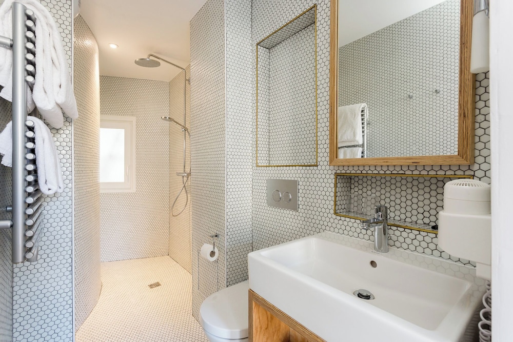 hotel montholon paris