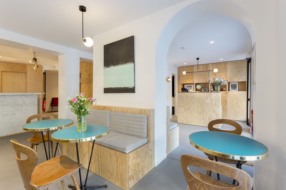 hotel montholon paris