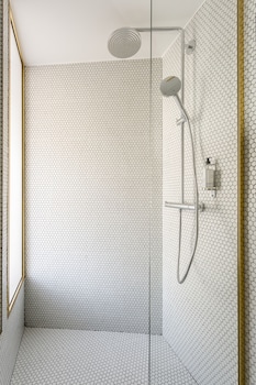 hotel montholon paris