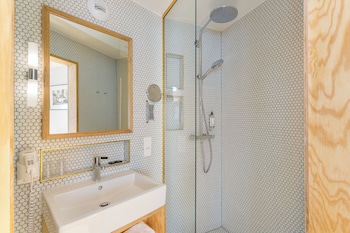 hotel montholon paris