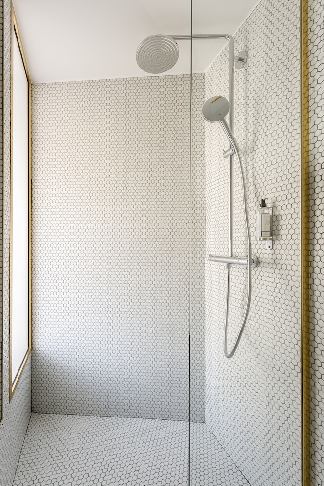 hotel montholon paris