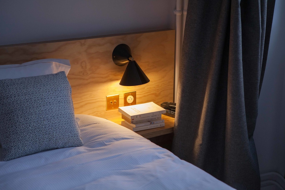 hotel montholon paris