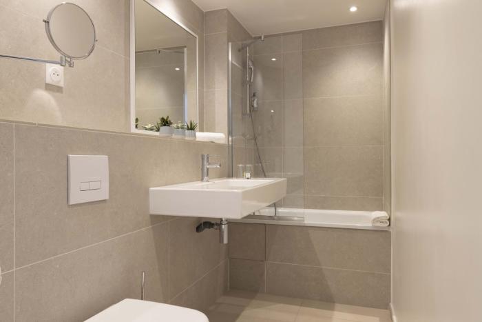 hotel paris louis blanc