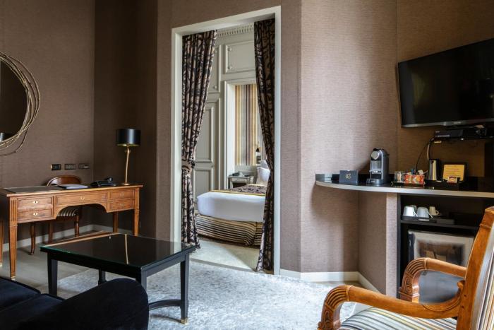 regents garden astotel