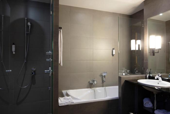 regents garden astotel