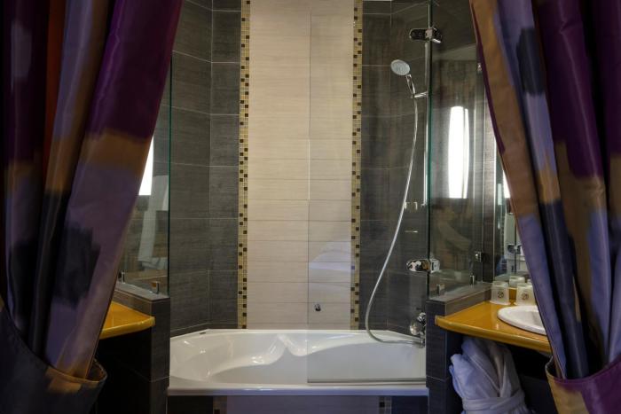 regents garden astotel