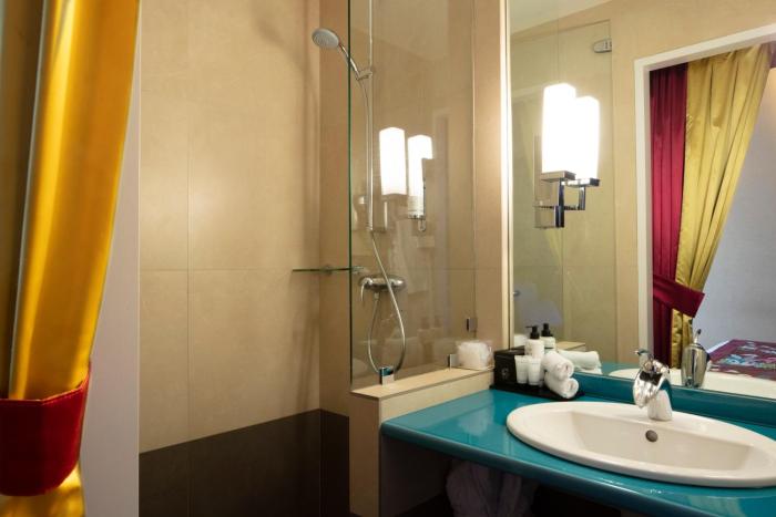 regents garden astotel