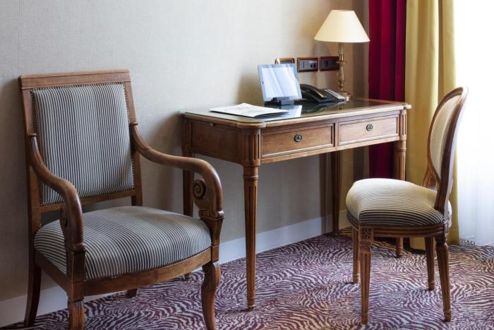 regents garden astotel