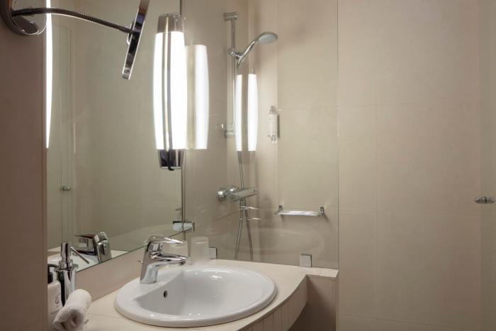 regents garden astotel