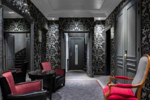 regents garden astotel