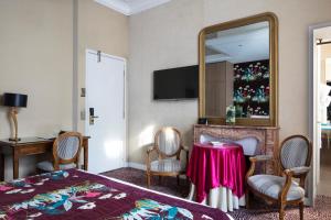 regents garden astotel