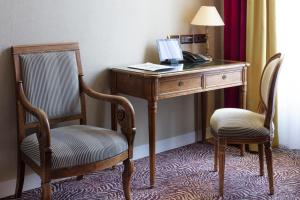 regents garden astotel