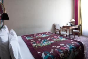 regents garden astotel