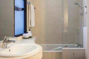 regents garden astotel