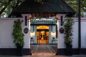 regents garden astotel