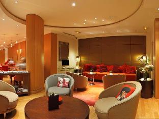 westside arc de triomphe hotel