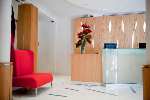 westside arc de triomphe hotel