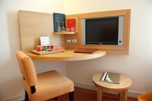 westside arc de triomphe hotel