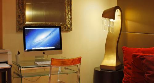 westside arc de triomphe hotel