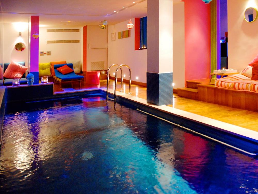 westside arc de triomphe hotel