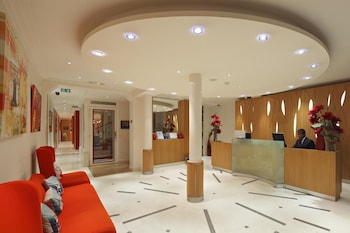 westside arc de triomphe hotel