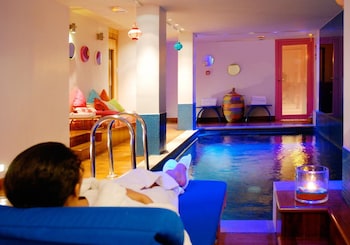 westside arc de triomphe hotel