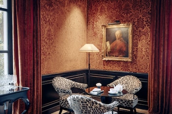 Pavillon De La Reine & Spa, Place Des Vosges,Paris>>Marais,5 star