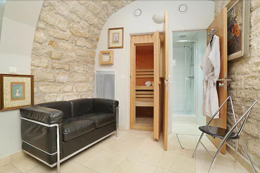 hotel de notre dame maitre albert