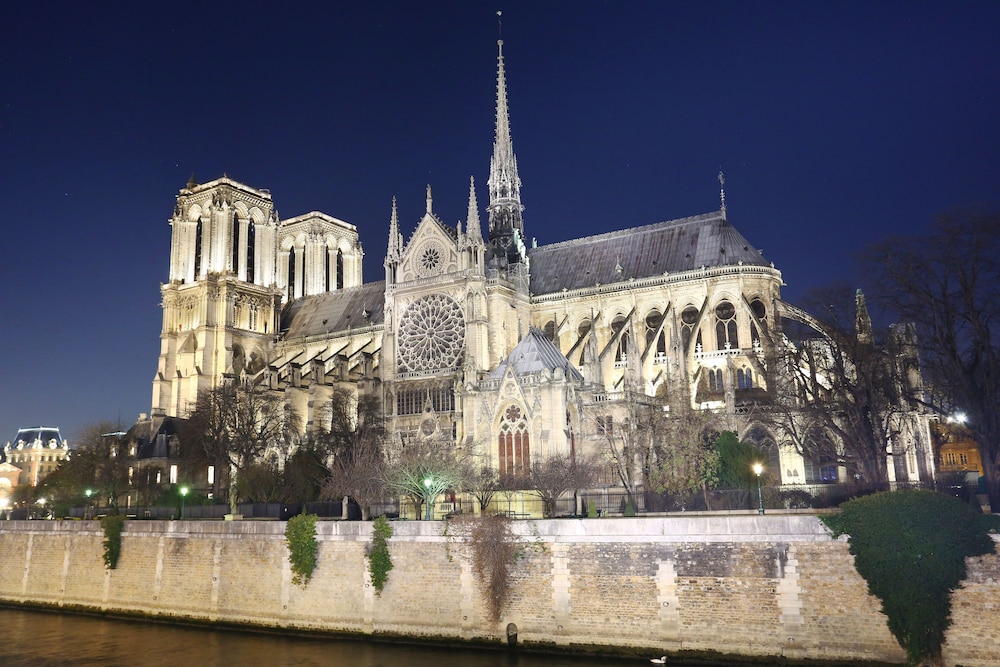 hotel de notre dame maitre albert