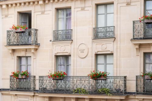 hotel aston