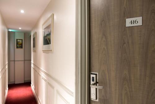 hotel aston