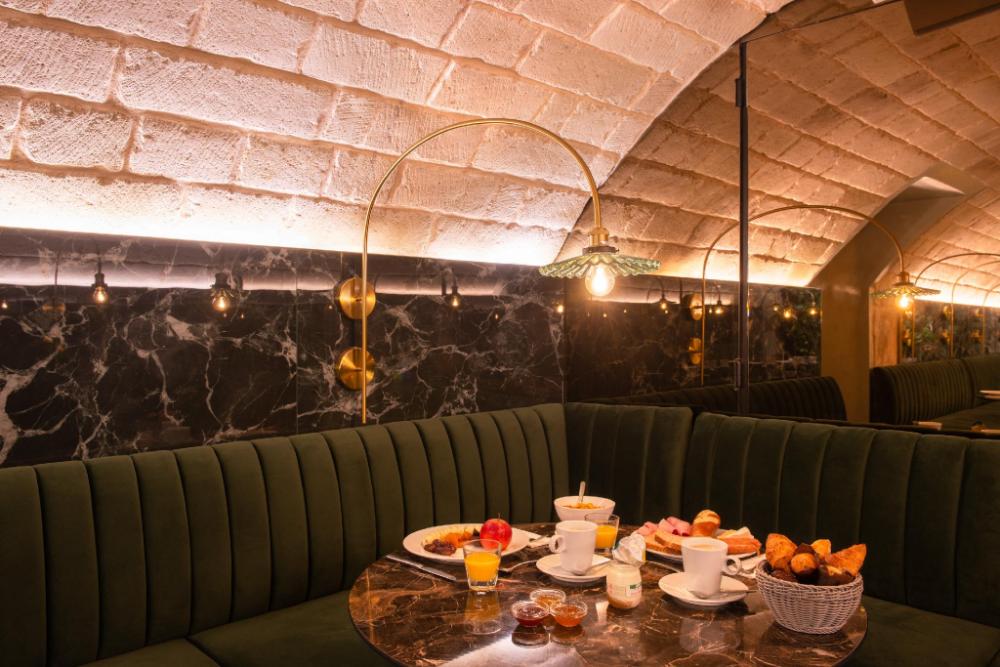 hotel aston
