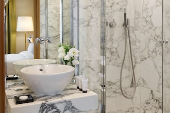 le belgrand hotel paris champs elysees tapestry by hilton