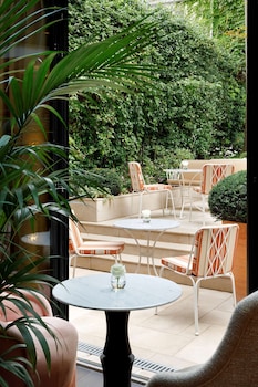 le belgrand hotel paris champs elysees tapestry by hilton