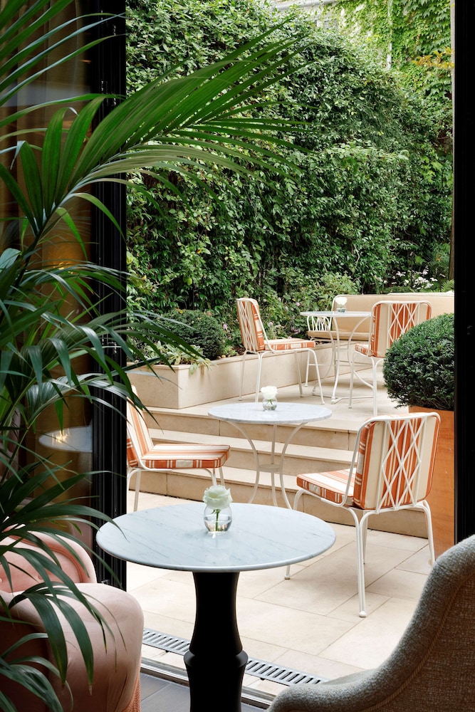 le belgrand hotel paris champs elysees tapestry by hilton