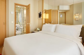 le belgrand hotel paris champs elysees tapestry by hilton