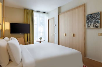 le belgrand hotel paris champs elysees tapestry by hilton