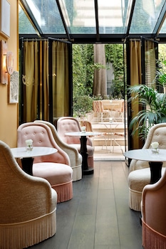 le belgrand hotel paris champs elysees tapestry by hilton