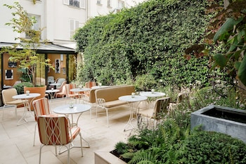 le belgrand hotel paris champs elysees tapestry by hilton